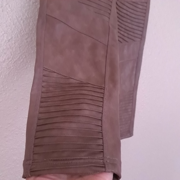 7 FOR ALL MANKIND capri legging size M coffee color Pleated Knit High Waist Moto - Picture 10 of 16